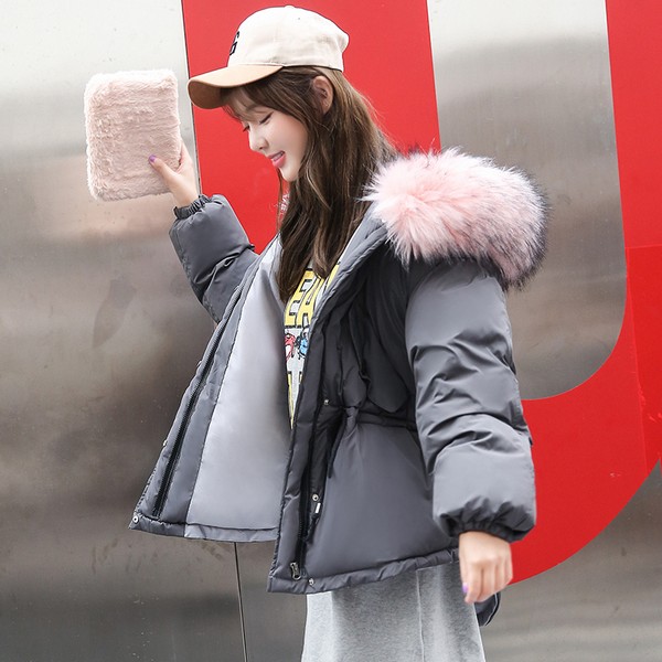 穿搭界棉服时尚救场，焦糖色与红色的抢眼选择