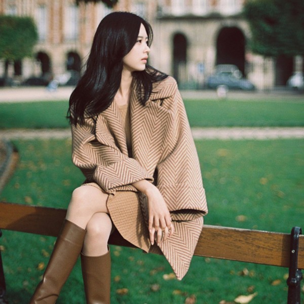 茧型大衣释放气质展现个性，时尚曲线的别样选择