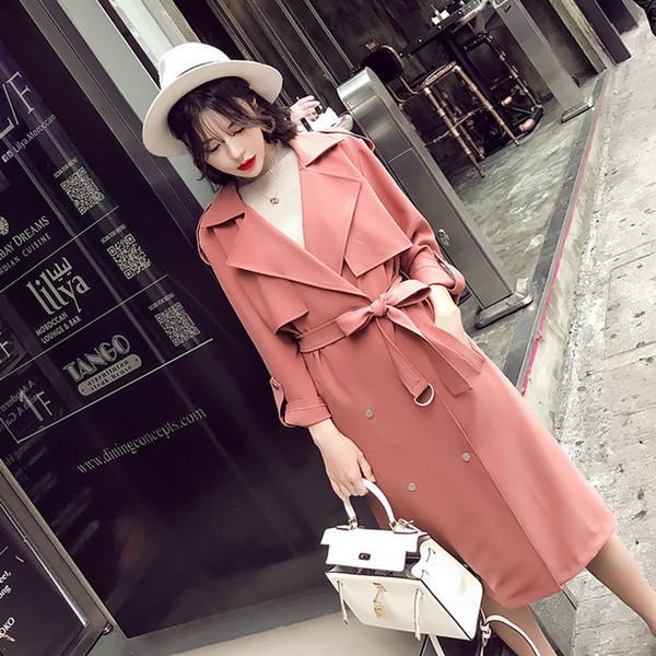 风衣穿搭经典与个性的完美平衡，展现时尚与稳重的双重气场