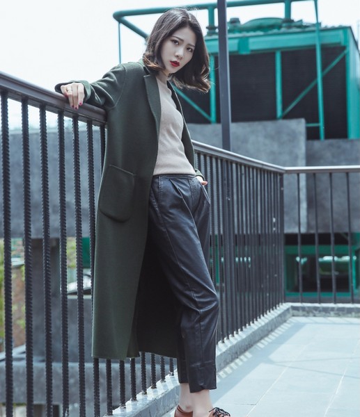 双面呢大衣品味与时尚的双标选择