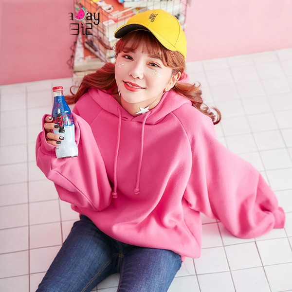 一件卫衣浮华与减龄并存，复古与时尚于一身