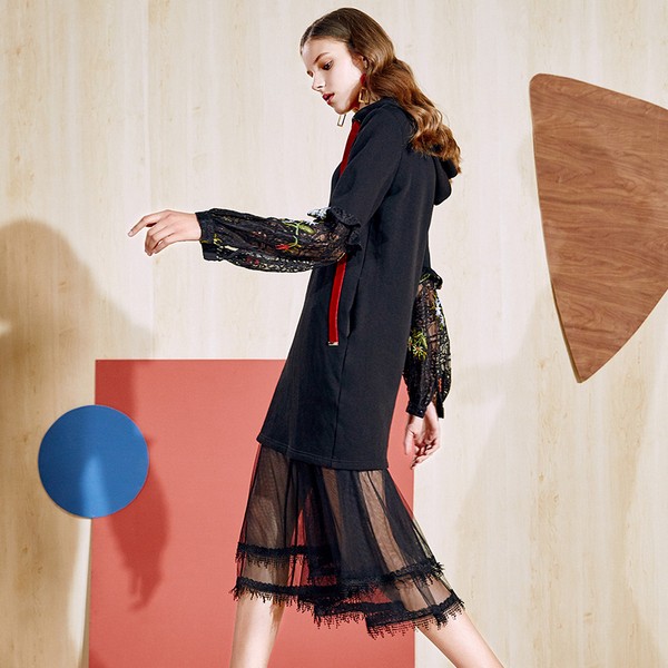 卫衣连衣裙休闲与飘逸的完美结合网纱拼接，百褶设计和动物印花休闲风尽情展现！