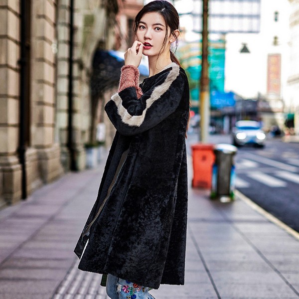 时尚外套羽绒服呢大衣和皮草，轻便修身与显贵的双重选择！