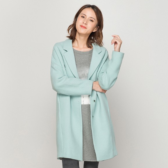 大衣为何只靠黑白？换个口味才能改善心情！