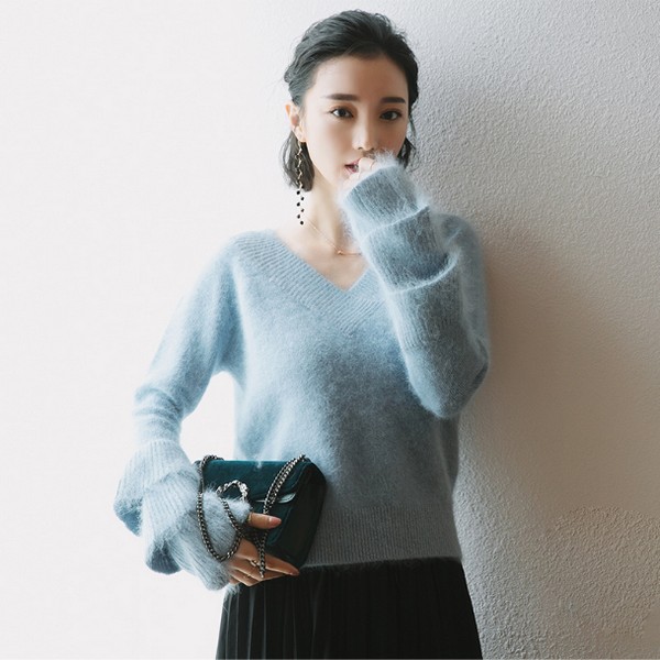 毛衣颜色美丽就够了,颜色让人挪不开眼！