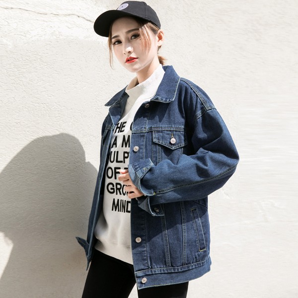 修身款式等多种款式应有尽有，彰显个性与时尚成为春季服装界的先行者。