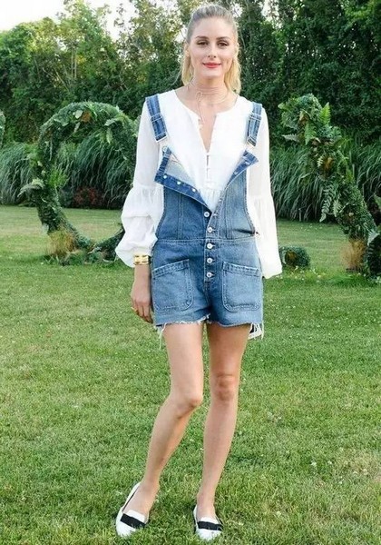 背带短裤减龄又时髦，连体短裤清凉又百搭