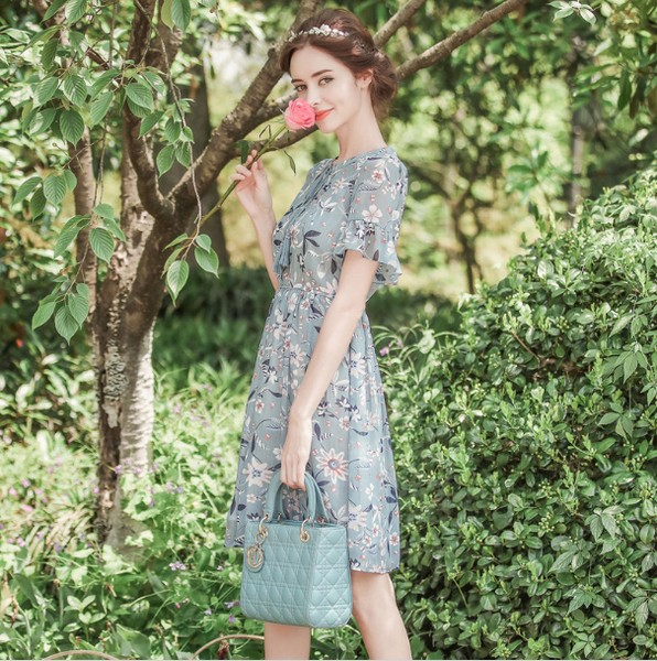 碎花裙春夏最时髦单品，碎花裙优雅高级又吸晴