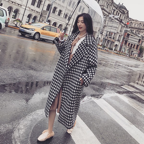 大衣才是冷天最活跃单品，女人穿了精致有型