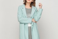 大衣为何只靠黑白？换个口味才能改善心情！