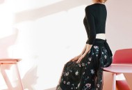 黑白灰衬衫展现小清新，让彩色衬衫更加明媚动人