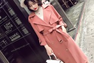 风衣穿搭经典与个性的完美平衡，展现时尚与稳重的双重气场