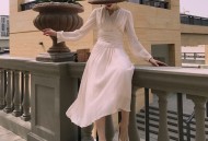 连衣裙的春日风情浪漫邂逅，连衣裙的时尚多情自信！