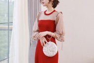 荷叶边旧元素新看点喇叭袖，荷叶边变化出各种可能！