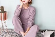 针织套装舒适与优雅的完美结合，展现休闲与时尚的双重魅力